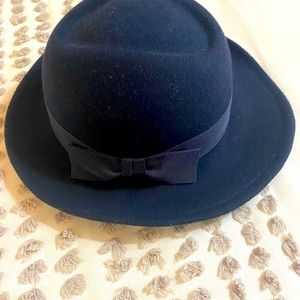 Betmar 100% wool navy hat with bow.